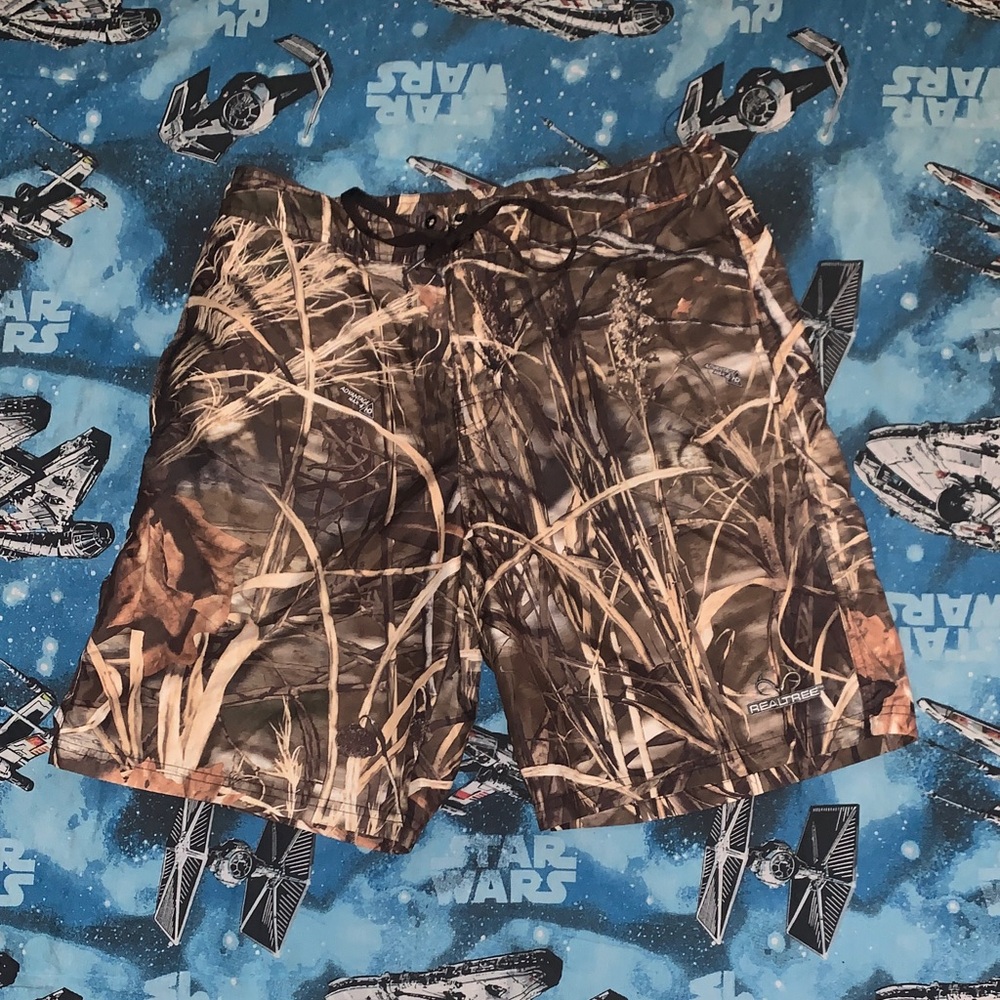 Realtree Men's Camouflage Flat Front Shorts size medium